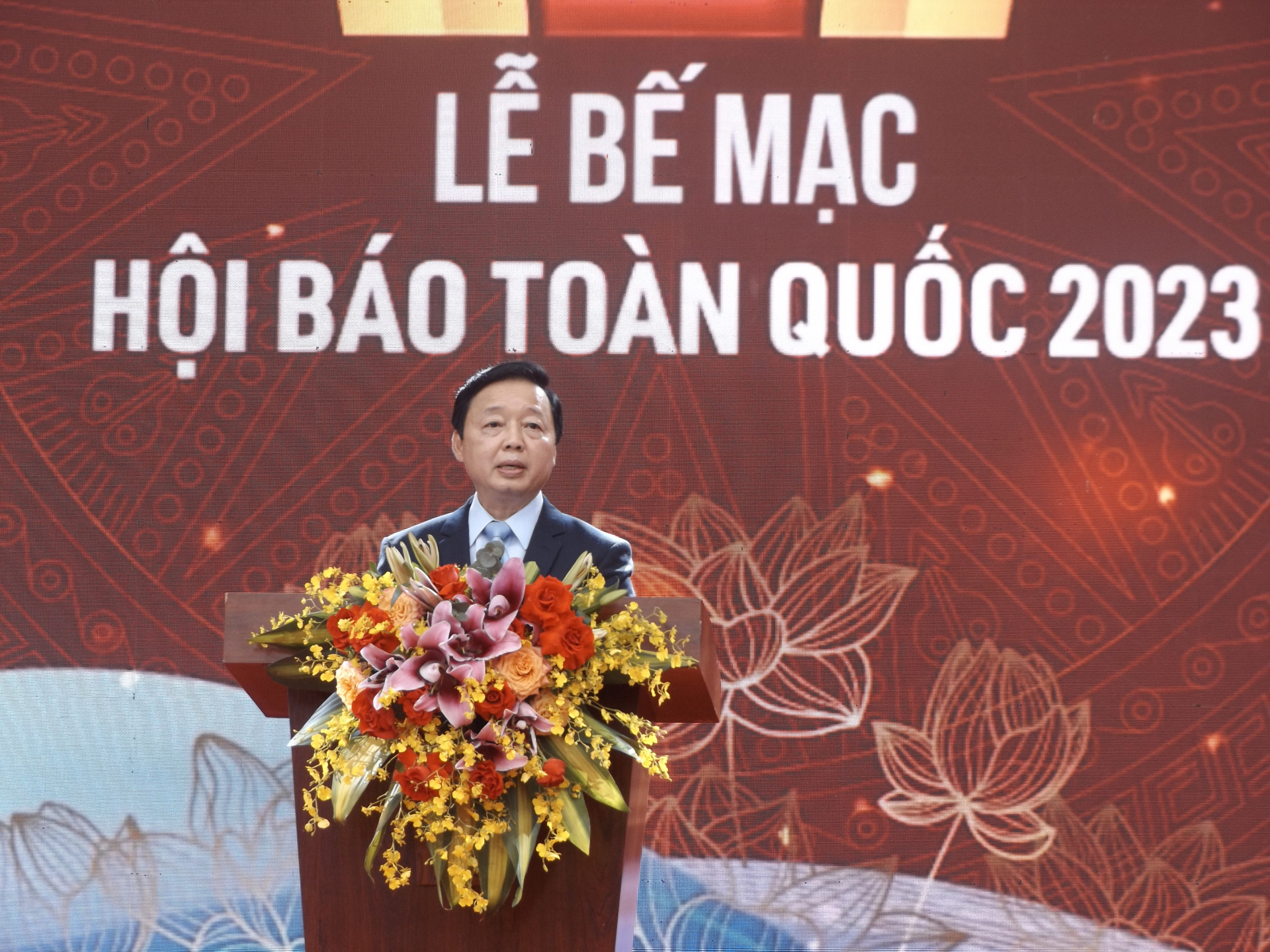  Đồng chí Trần Hồng Hà, Ủy viên Trung ương Đảng, Phó Thủ tướng Chính phủ chúc mừng thành công của Hội báo toàn quốc năm 2023.