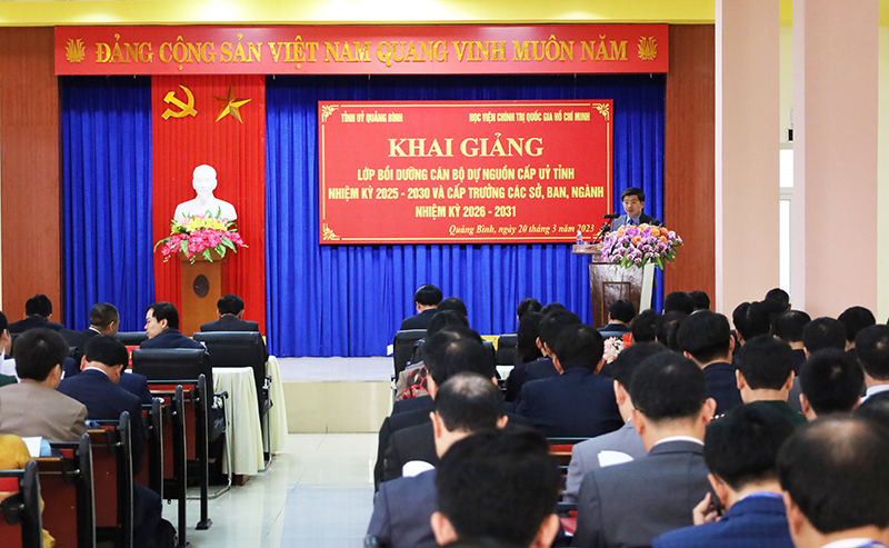  Toàn cảnh lễ khai giảng.