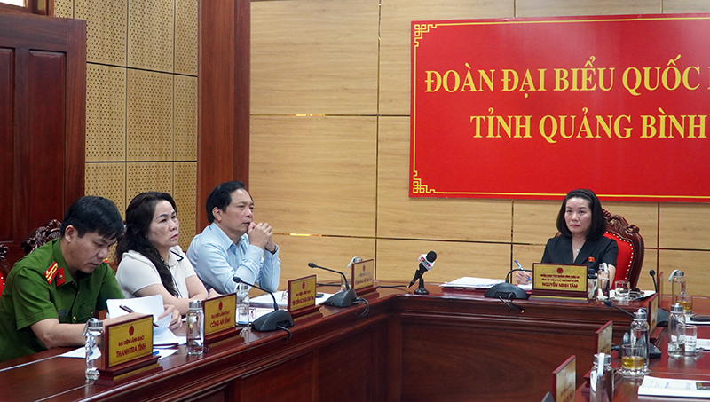 Các đại biểu dự phiên chất vấn