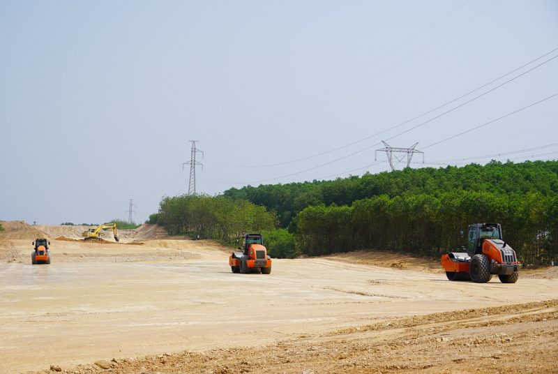 Nhà thầu Trường Thịnh đang triển khai 3 mũi thi công tại gói thầu XL-01, dự án thành phần Vạn Ninh-Cam Lộ.