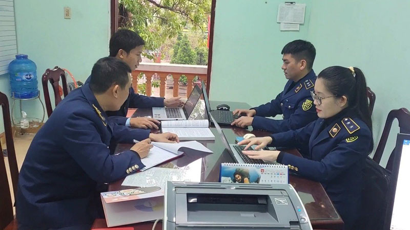 Lực lượng QLTT xử lý công việc hiệu quả, nhanh chóng qua các hệ thống, ứng dụng trực tuyến.