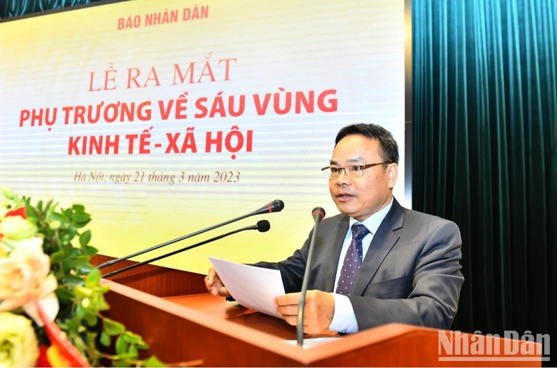 Phó Tổng Biên tập Báo Nhân Dân Đinh Như Hoan phát biểu. (Ảnh: ĐĂNG KHOA)