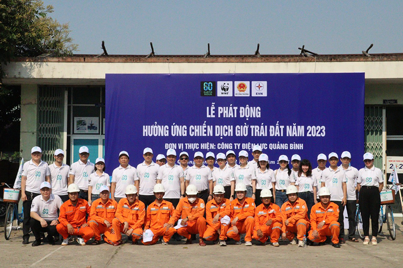 Các đại biểu chụp ảnh lưu niệm tại buổi lễ
