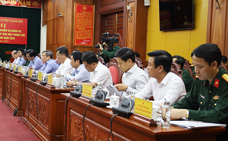 Các đồng chí lãnh đạo tỉnh dự hội nghị.