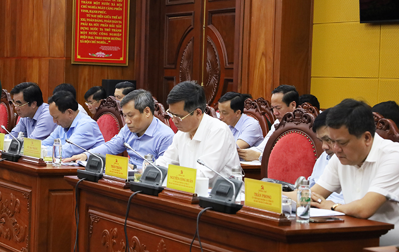 Các đồng chí lãnh đạo tỉnh dự hội nghị.