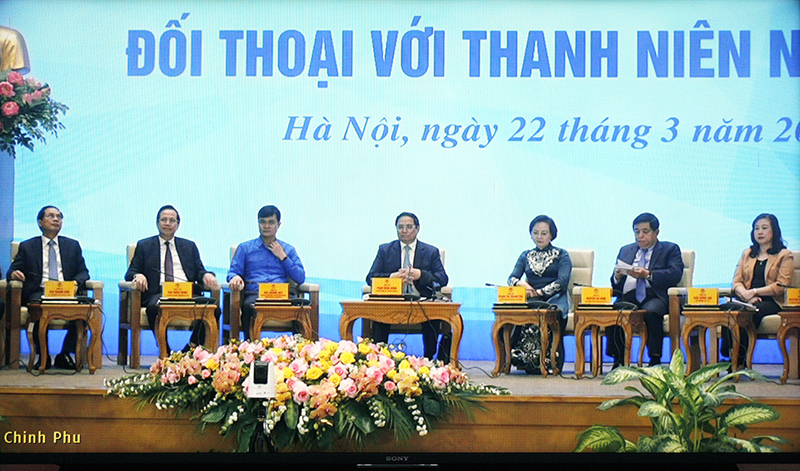 Thủ tướng Chính phủ và các bộ trưởng trả lời các câu hỏi của tuổi trẻ trong cả nước.