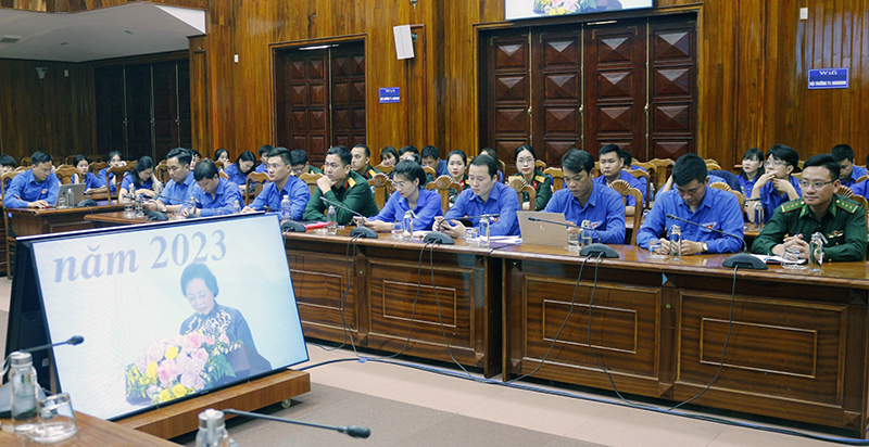 Đông đảo đoàn viên thanh niên tham dự buổi đối thoại trực tuyến.