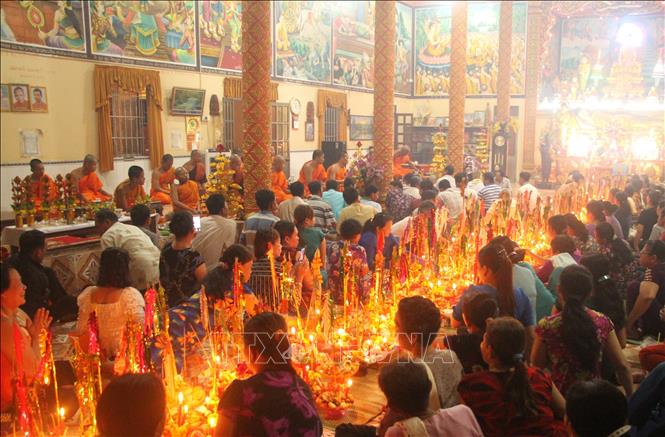 Nét truyền thống luôn được gìn giữ trong lễ Sene Đônta của đồng bào Khmer Nam Bộ. Ảnh: Chanh Đa/TTXVN