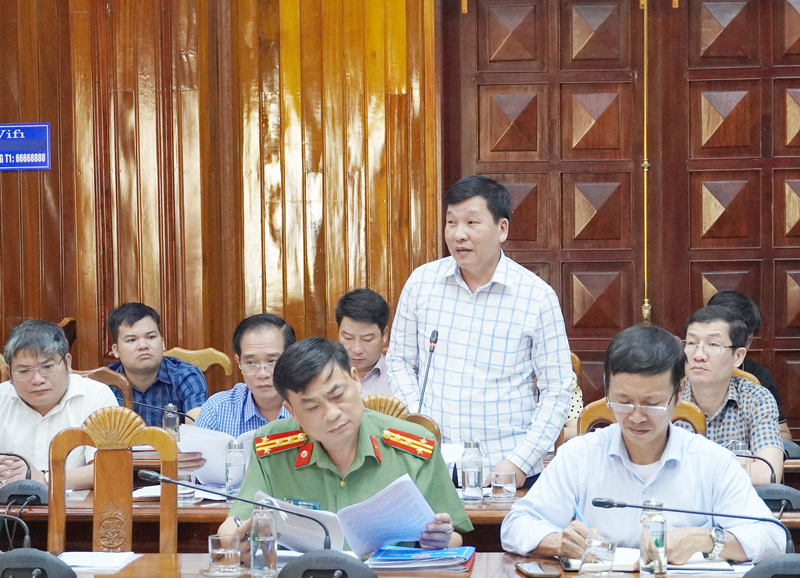 Chủ tịch UBND huyện Quảng Trạch Phan Văn Thanh phát biểu tại hội nghị.