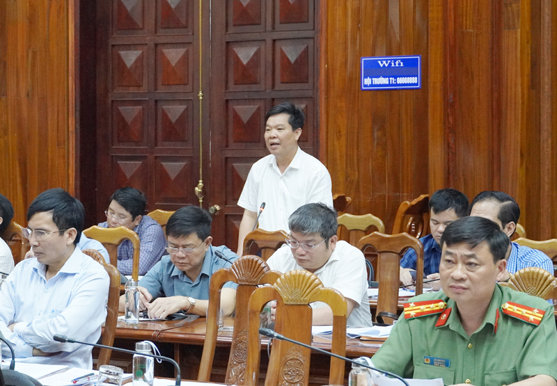 Đại diện lãnh đạo Bộ CHQS tỉnh phát biểu tại cuộc họp.