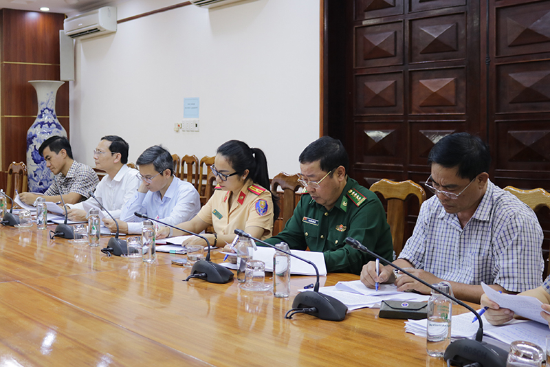 Các đại biểu tham dự cuộc họp.