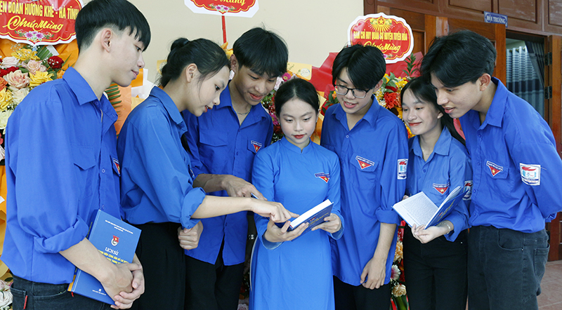 Cuốn Lịch sử Đoàn TNCS Hồ Chí Minh và phong trào thanh niên huyện Tuyên Hoá (1930 - 2020) là tư liệu quý để tuyên truyền, giáo dục lịch sử, truyền thống cho tuổi trẻ trên địa bàn.