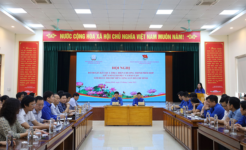 Các đại biểu tham dự hội nghị.