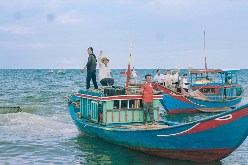Dự án đường ven biển sẽ tạo những điều kiện thuận lợi hơn cho người dân vươn khơi, bảo vệ tàu thuyền và thu mua hải sản.