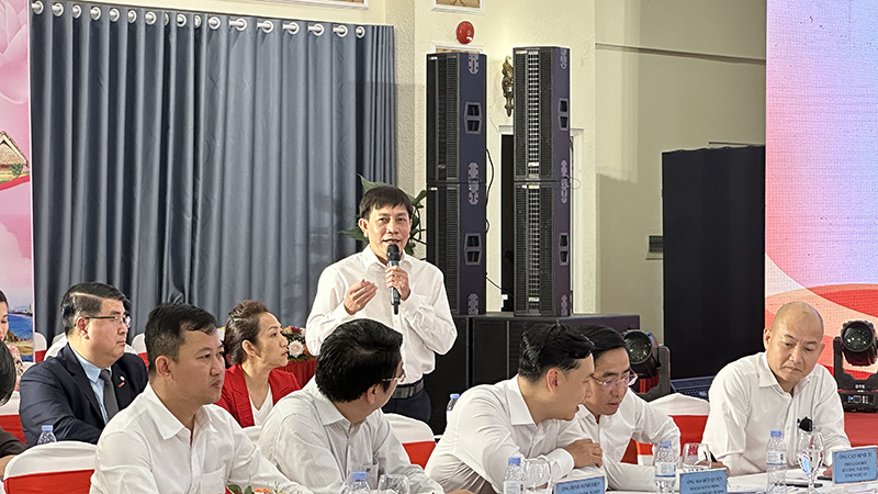 Đại biểu phát biểu thảo luận tại hội nghị.