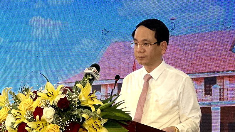 Đồng chí Phó Chủ tịch UBND tỉnh Phan Mạnh Hùng phát biểu tại hội nghị.
