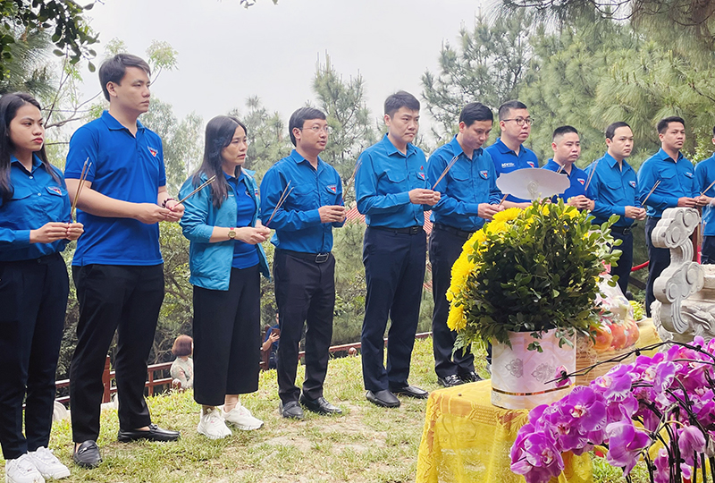 Ban tổ chức chương trình dâng hương tưởng nhớ Đại tướng Võ Nguyên Giáp.