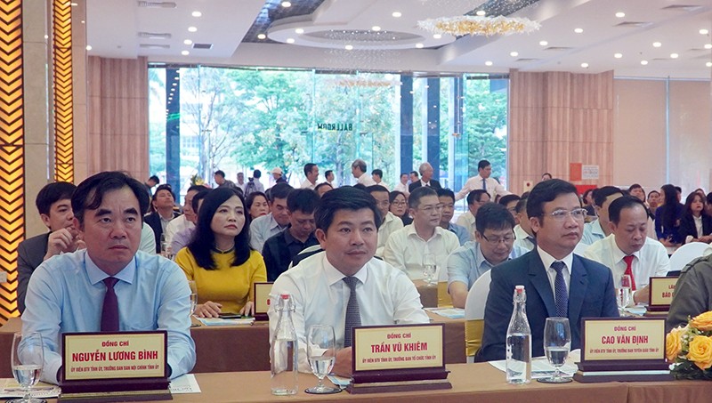 Các đồng chí lãnh đạo tỉnh dự lễ kỷ niệm