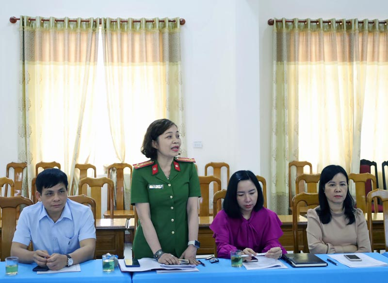 Các đại biểu tham dự hội nghị tiến hành thảo luận, đóng góp ý kiến.