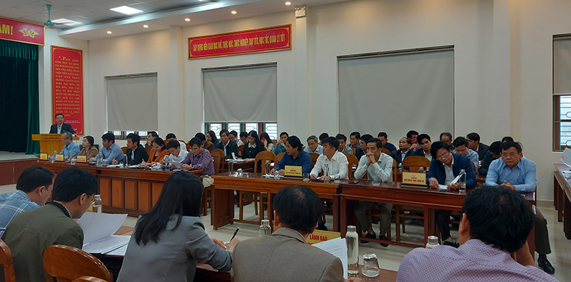 Phát biểu chỉ đạo tại hội nghị, đồng chí Giám đốc Sở GD-ĐT Đặng Ngọc Tuấn đề nghị các đơn vị trực thuộc tập trung nguồn lực, chủ động, linh hoạt trong triển khai dạy học và các hoạt động giáo dục; chú trọng việc ôn tập, kiểm tra, đánh giá định kỳ nhằm hoàn thành kế hoạch giáo dục bảo đảm chất lượng và kết thúc năm học 2022-2023 đúng tiến độ theo khung thời gian quy định của UBND tỉnh; đồng thời chú trọng công tác ôn thi cho HS tham gia kỳ thi vào lớp 10 THPT năm học 2023-2024 và kỳ thi tốt nghiệp THPT năm 2023.