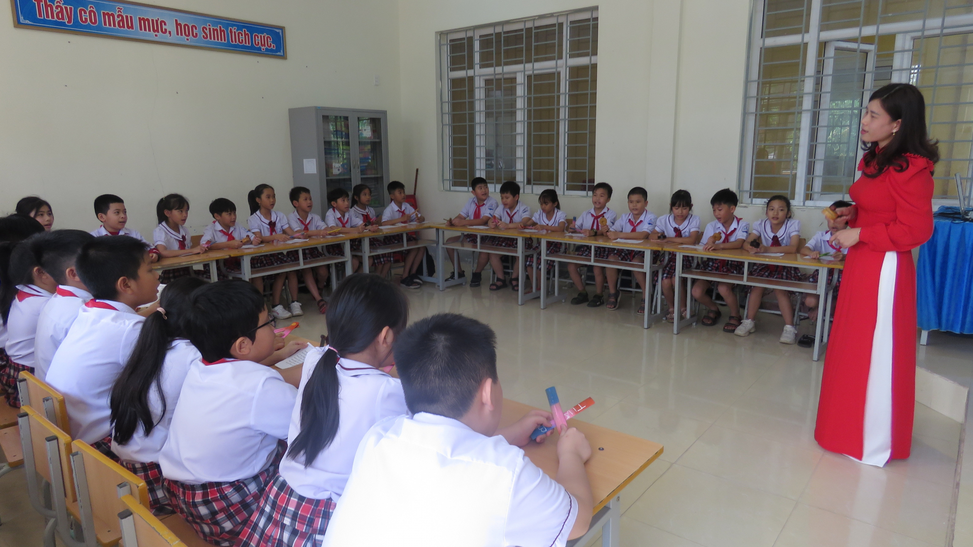 Những tiết học sáng tạo luôn thu hút sự tham gia hưởng ứng tích cực của học sinh.