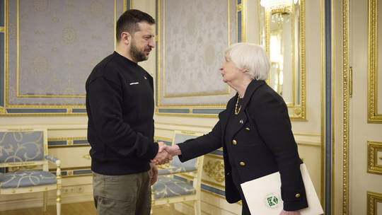 Tổng thống Zelensky tiếp Bộ trưởng Tài chính Mỹ Yellen ở Kiev ngày 27/2/2023. Ảnh: AP 