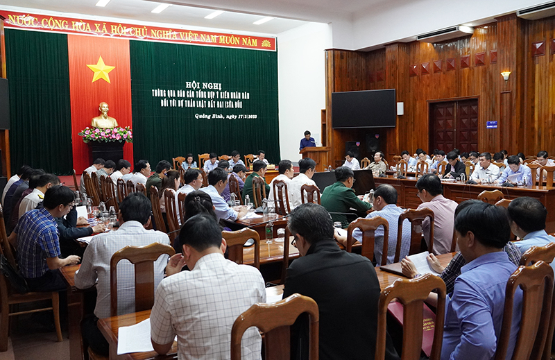 UBND tỉnh phối hợp với HĐND, Đoàn ĐBQH và Ủy ban MTTQVN tỉnh tổ chức hội nghị thông qua báo cáo tổng hợp ý kiến nhân dân đối với dự thảo Luật Đất đai (sửa đổi).