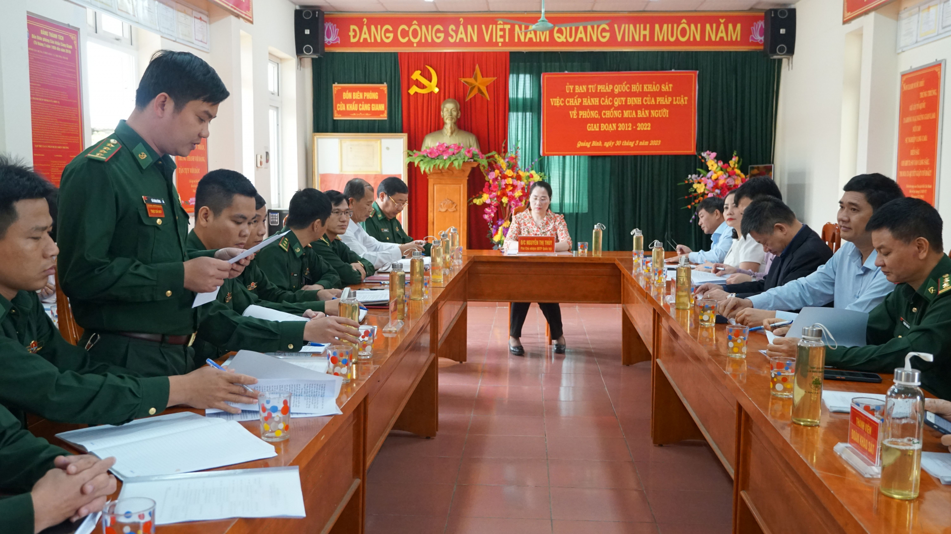 Toàn cảnh buổi làm việc.
