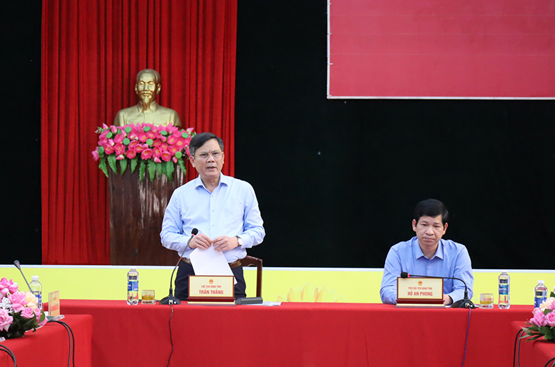 Đồng chí Chủ tịch UBND tỉnh Trần Thắng phát biểu tại buổi làm việc.