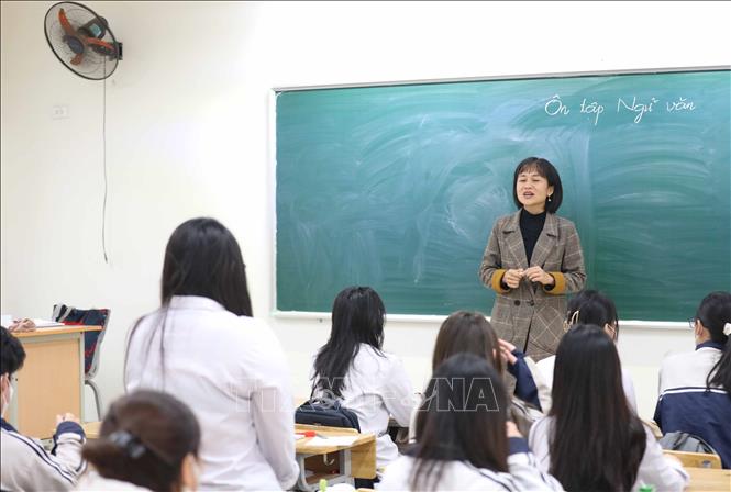 Giờ ôn tập môn Ngữ văn của học sinh khối 12, trường THPT Trương Định (quận Hoàng Mai, Hà Nội). Ảnh: Thanh TùngTTXVN