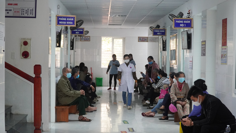 Ngày cao điểm BVĐK TP. Đồng Hới đón tiếp từ 700-800 người dân đến KCB, trong đó có gần 90% sử dụng thẻ CCCD gắn chíp.