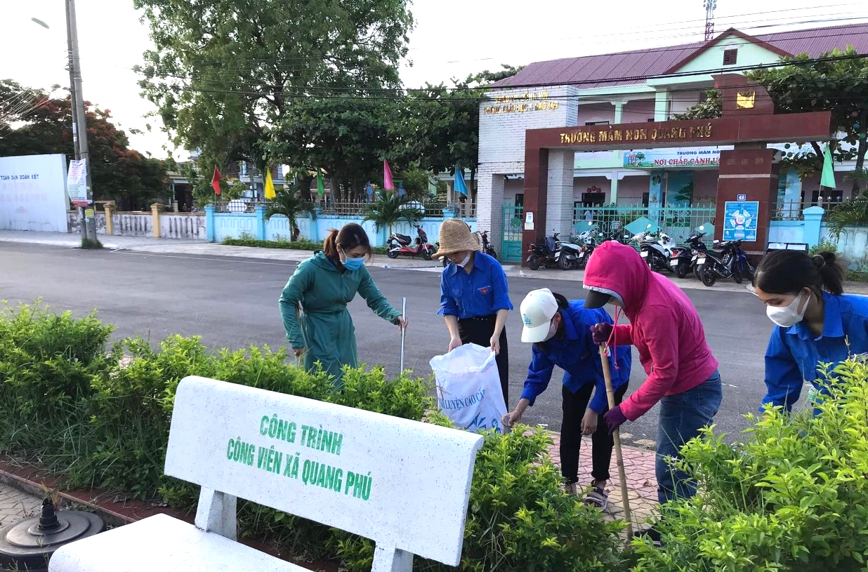 Các cơ sở đoàn trên địa bàn TP. Đồng Hới đồng loạt ra quân làm vệ sinh môi trường nhân dịp “Tháng văn minh đô thị” năm 2023.