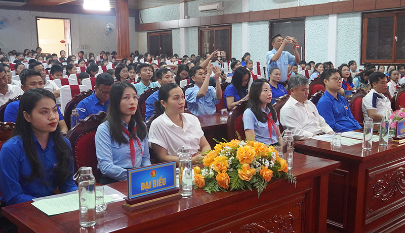Các đại biểu tham dự lễ khai mạc hội thi.