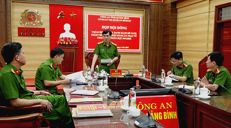 Toàn cảnh buổi họp hội đồng xét giảm thời hạn chấp hành án phạt tù cho phạm nhân đợt 30/4/2023.