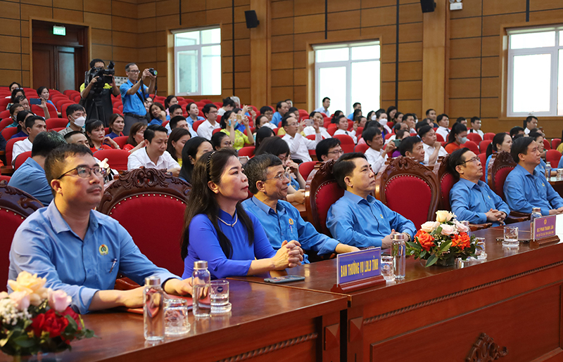 Các đại biểu dự lễ phát động.