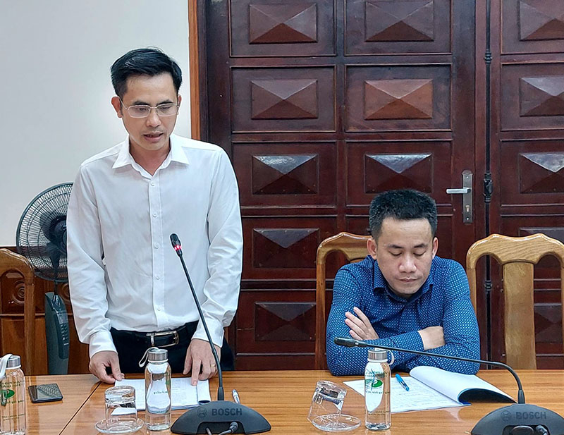 Đại diện lãnh đạo Chi cục Phát triển nông thôn tỉnh báo cáo kết quả đánh giá các sản phẩm