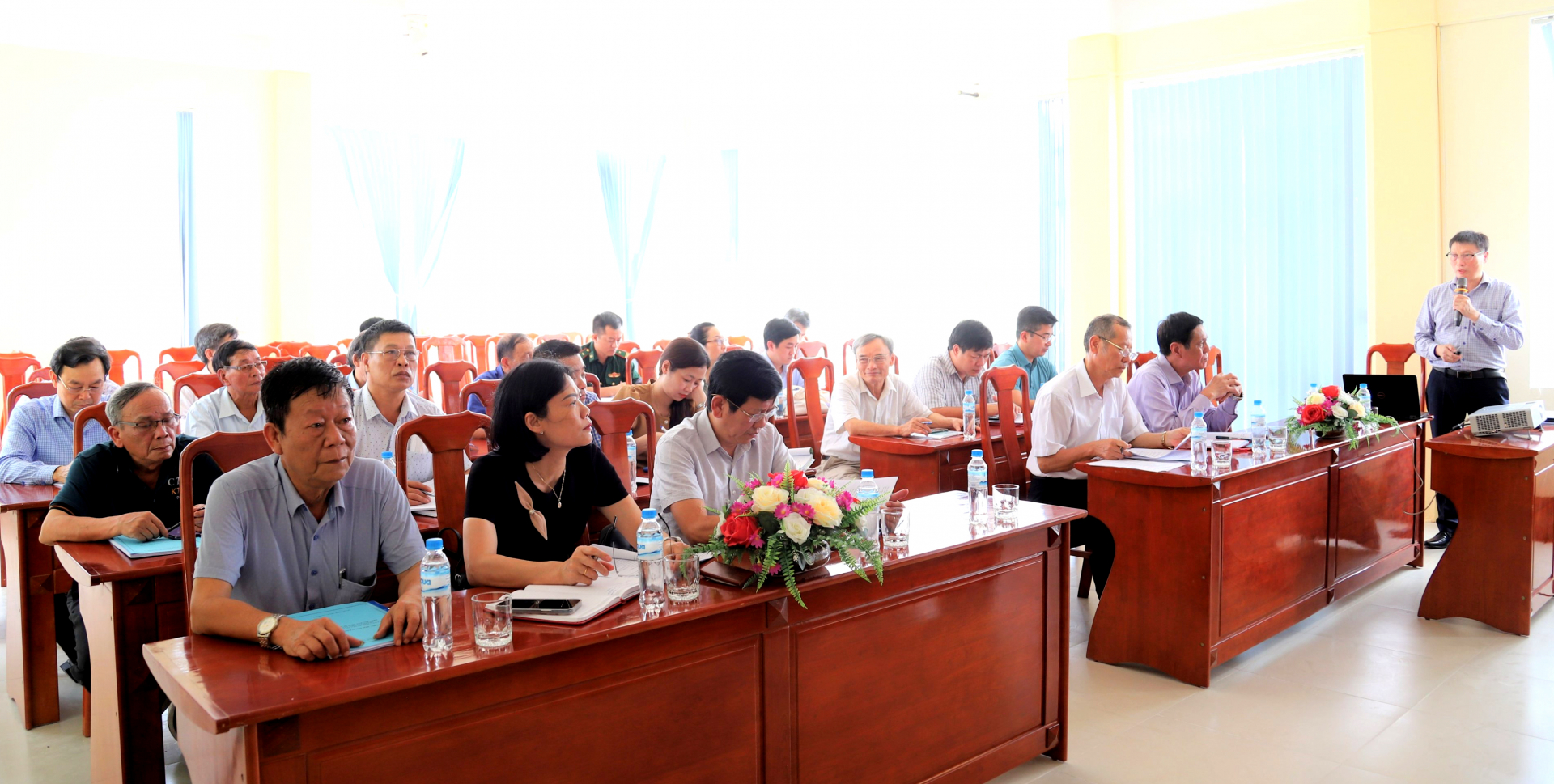 Các đại biểu tham dự hội thảo.