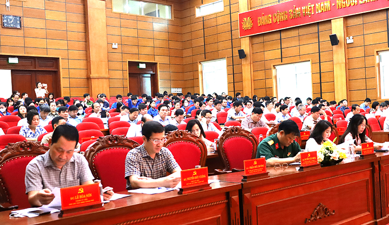 Các đại biểu dự lễ phát động.