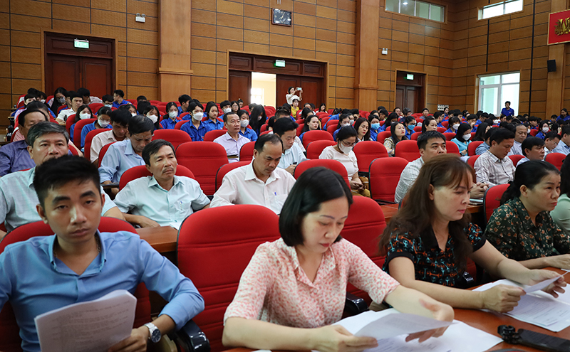 Các đại biểu dự lễ phát động.