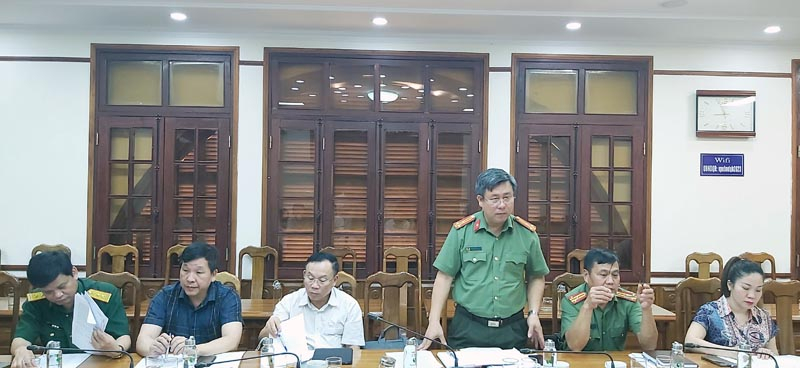 Các thành viên Ban Chỉ đạo BVBMNN tỉnh đóng góp ý kiến tại cuộc họp.