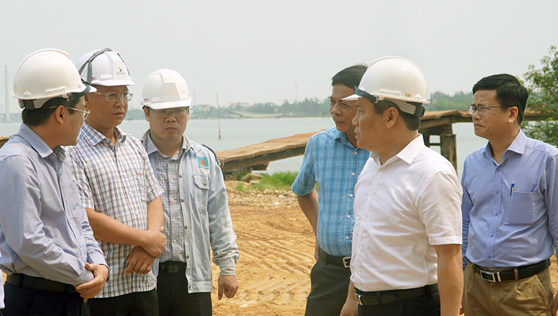 Đồng chí Bí thư Tỉnh ủy ghi nhận và đánh giá cao nỗ lực và kết quả tích cực tại dự án cầu Nhật Lệ 3 và đường hai đầu cầu