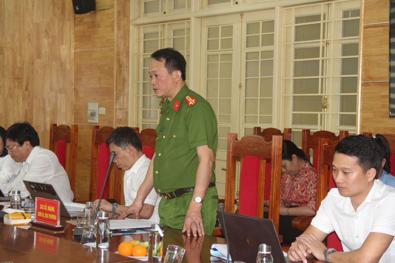 Các đại biểu phát biểu tại buôi làm việc.