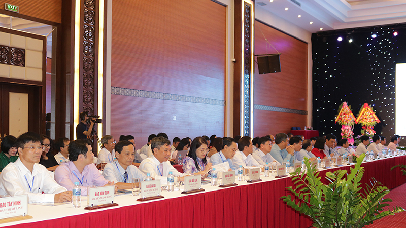 Các đại biểu tham dự hội thảo.