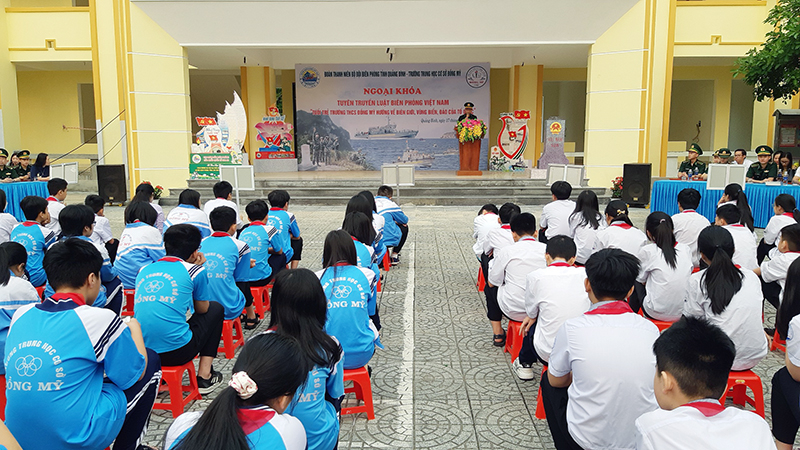 oàn cảnh buổi học ngoại khóa.