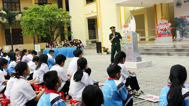 Giới thiệu mô hình cột mốc quốc giới.