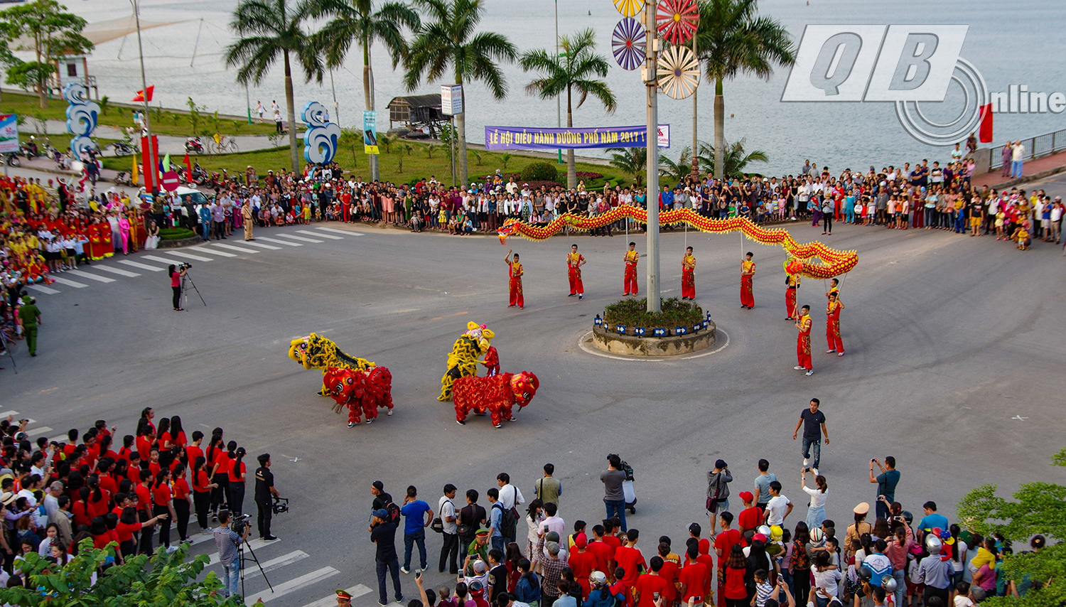 Lễ hội đường phố là một trong những điểm nhấn ấn tượng, được du khách và người dân chờ đón của Tuần Văn hóa-Du lịch Đồng Hới. (Ảnh: Tư liệu)