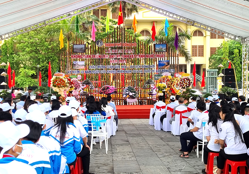 Lễ khai mạc không gian triển lãm ảnh “Đồng Hới xưa và nay” và sinh vật cảnh nghệ thuật năm 2023.