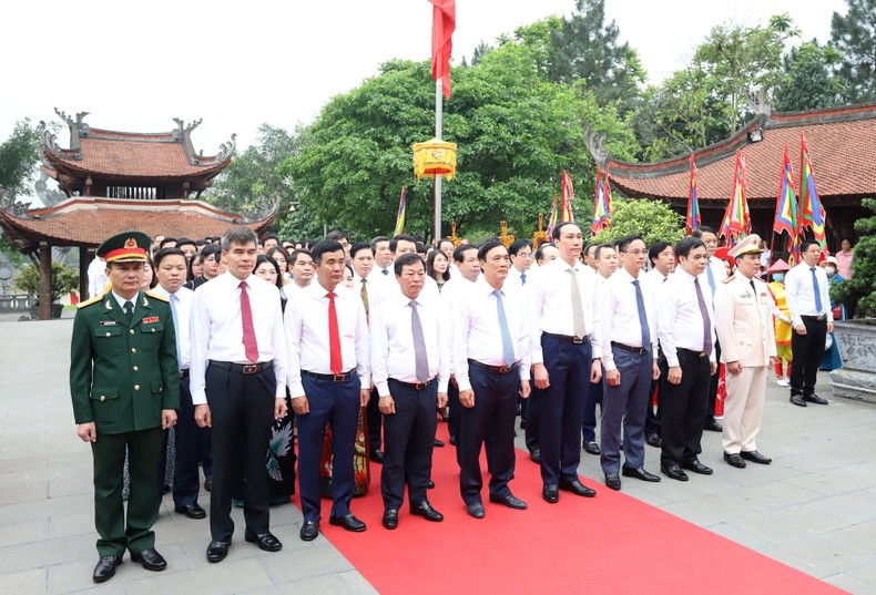 Các đại biểu dự Lễ giỗ Đức Quốc Tổ Lạc Long Quân.