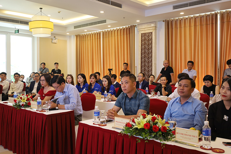 Đại diện các sở, ban, ngành, doanh nghiệp du lịch tham dự lễ khởi động dự án.