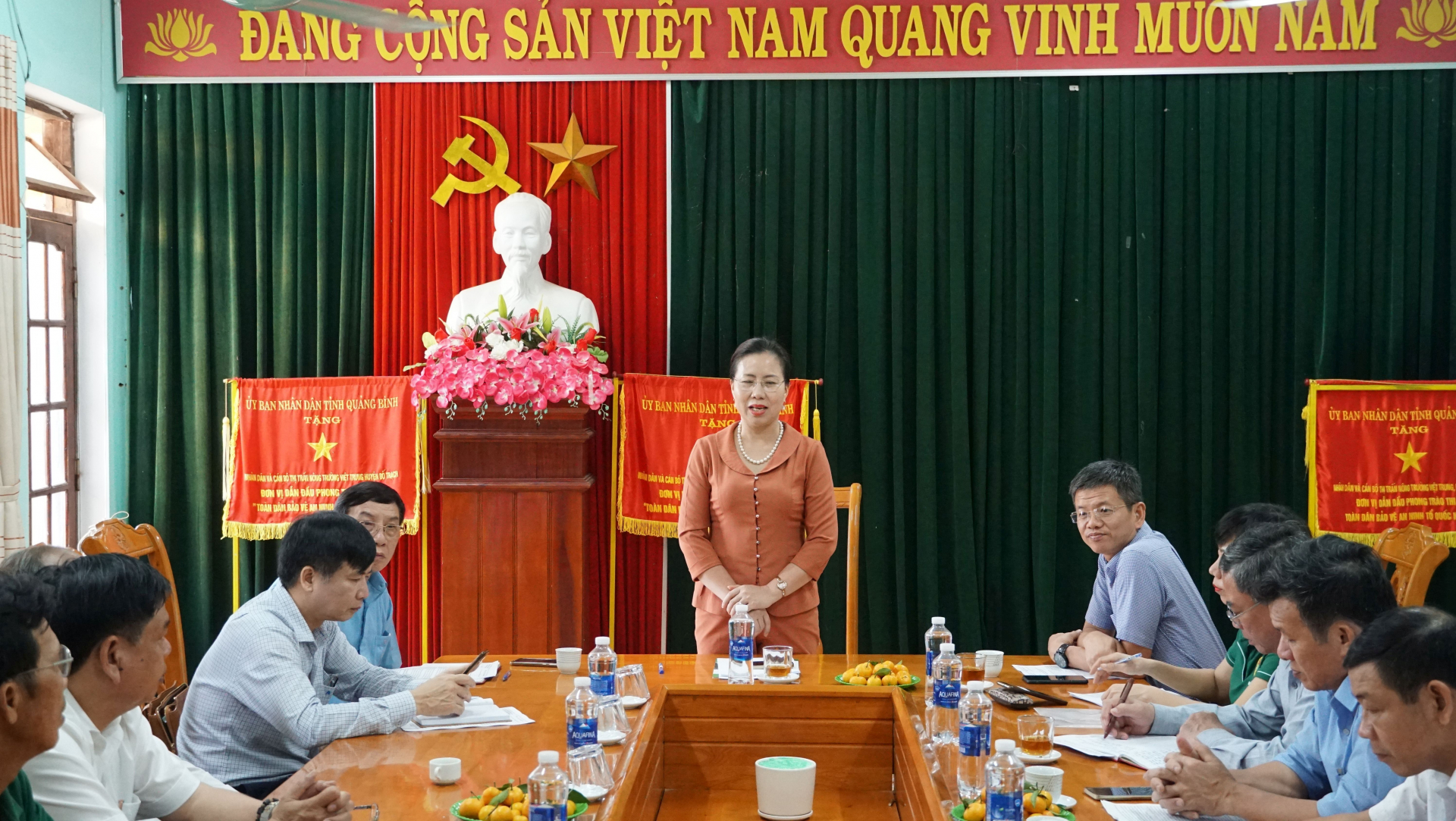 Đoàn công tác Trung ương Hội Nông dân Việt Nam làm việc với HND thị trấn Nông trường Việt Trung và HND huyện Bố Trạch.